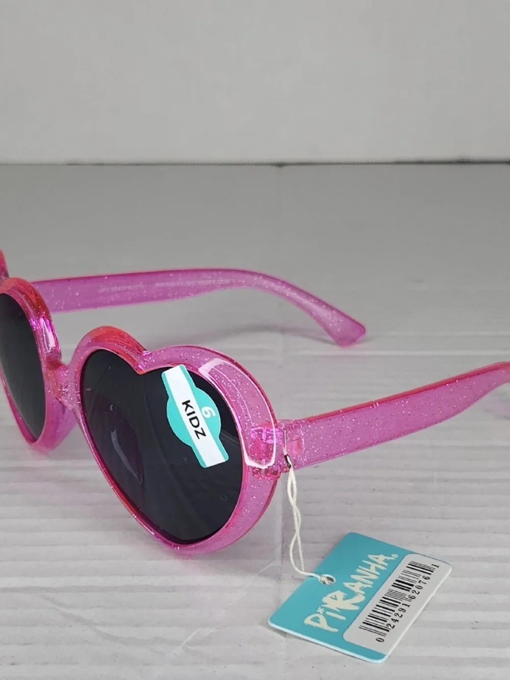 New Kidz Piranha 62076 Heart Shaped Pink Glitter Sunglasses UVA UVB Protection